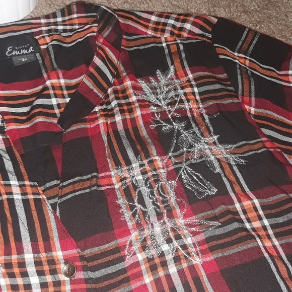Simply Emma Plaid Button Shirt - Picture 6 of 9